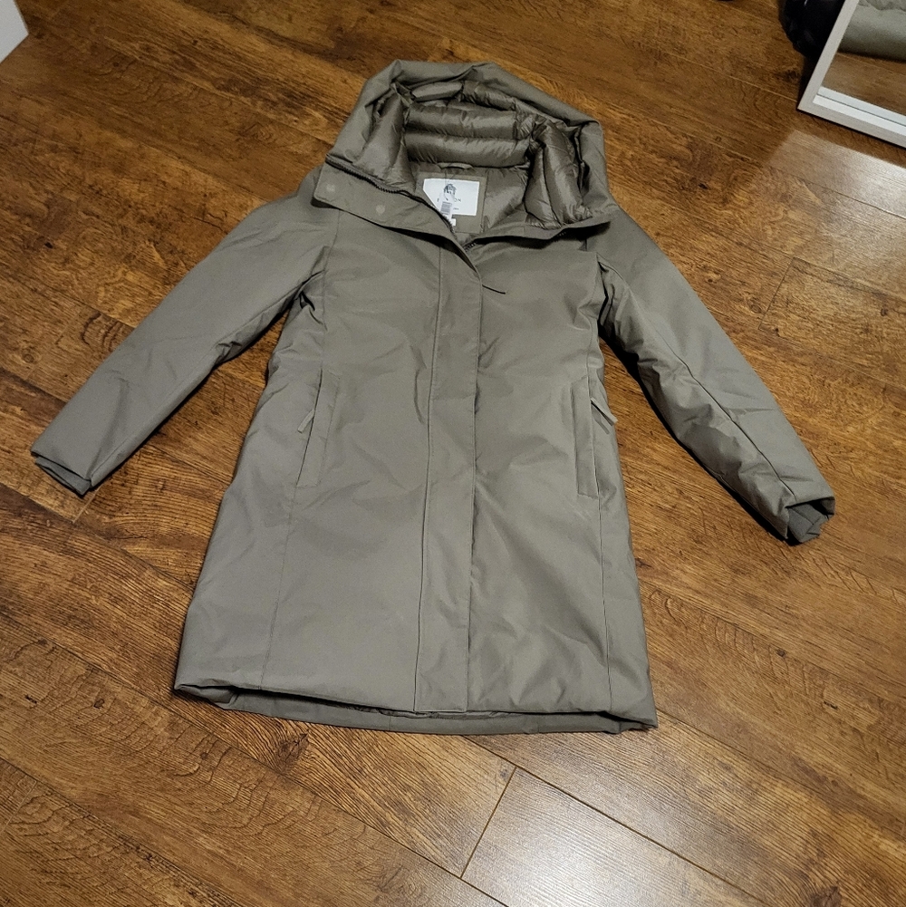 Aritzia Viewpoint Parka BNWT